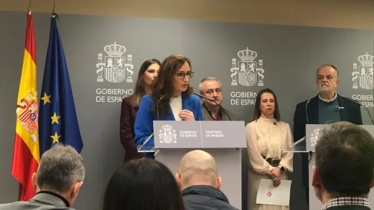 Sindicatos sanitarios rechazan crear un intergrupo parlamentario y reclaman acelerar la tramitación del nuevo Estatuto Marco en España.