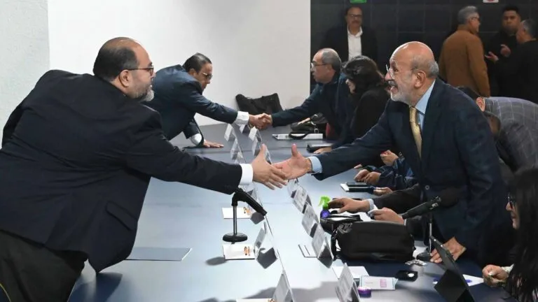 STUNAM solicita aumento salarial de 20% para trabajadores administrativos de la UNAM.