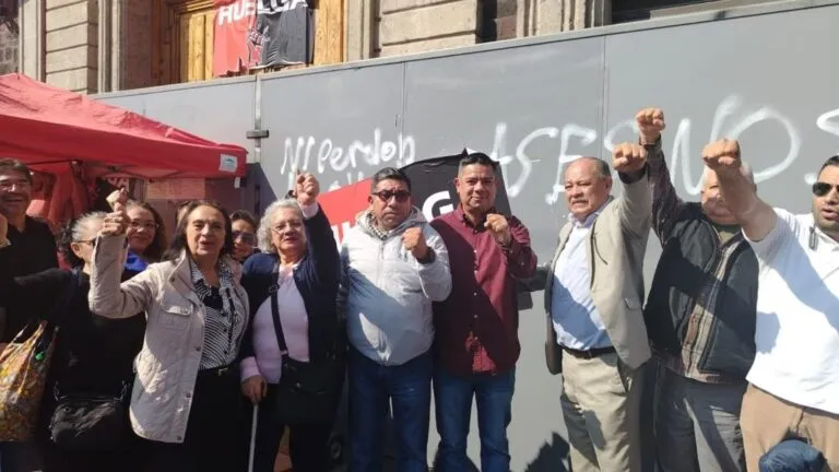 Trabajadores del Nacional Monte de Piedad esperan el reconocimiento de su huelga.