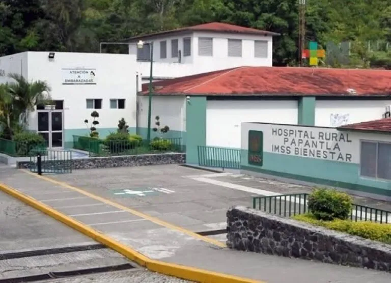 Trabajadores de salud denuncian falta de agua, medicamentos y material quirúrgico en el Hospital General de Papantla, Veracruz.