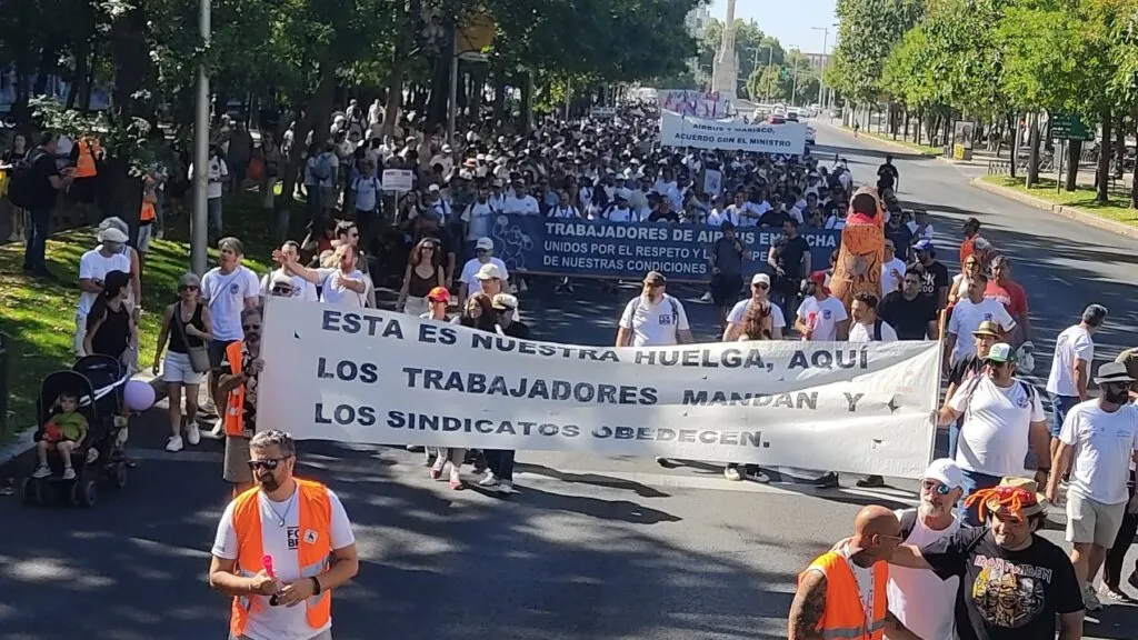 El comité de huelga retira el paro de Airbus tras la aprobación del preacuerdo laboral por parte de la plantilla en España.