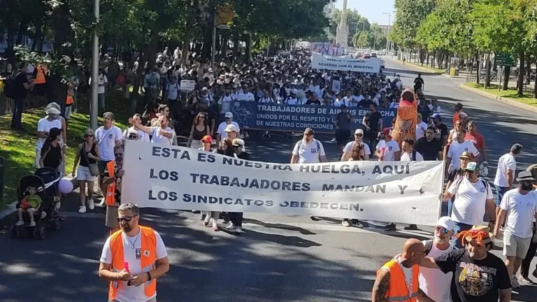 El comité de huelga retira el paro de Airbus tras la aprobación del preacuerdo laboral por parte de la plantilla en España.