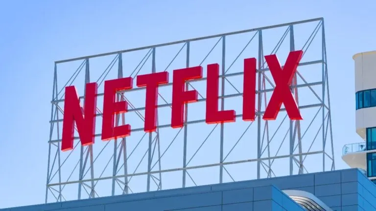 Netflix anuncia despidos de aproximadamente mil trabajadores en sus áreas de tecnología, producto, recursos humanos y asuntos legales.
