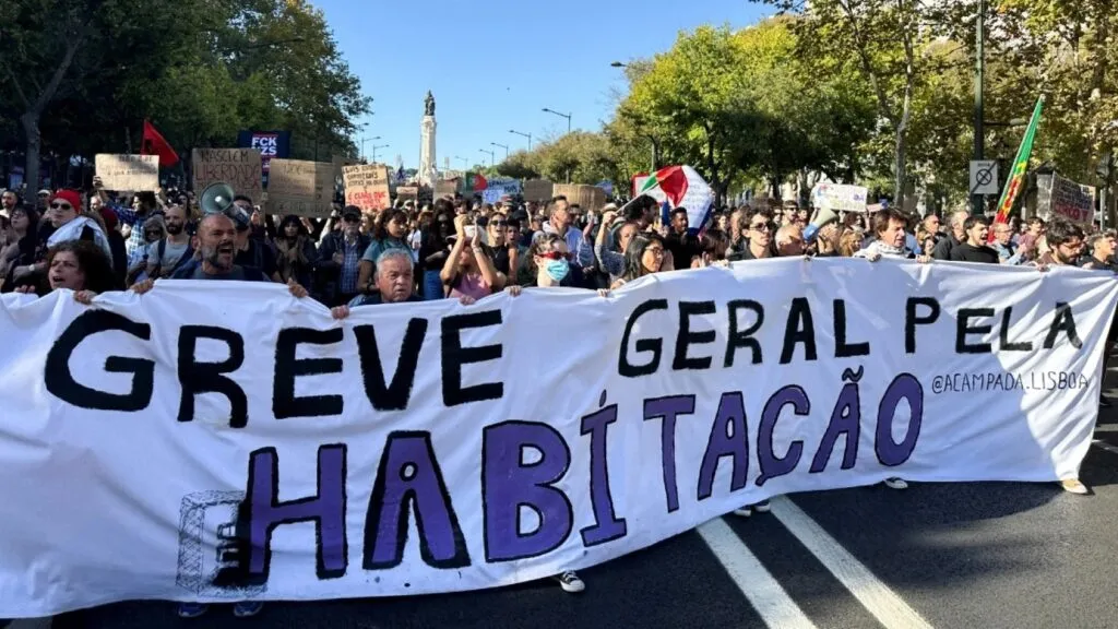 Portugal enfrenta denuncias sindicales por el desalojo de acampadas en Lisboa y Oporto durante protestas por el derecho a la vivienda.