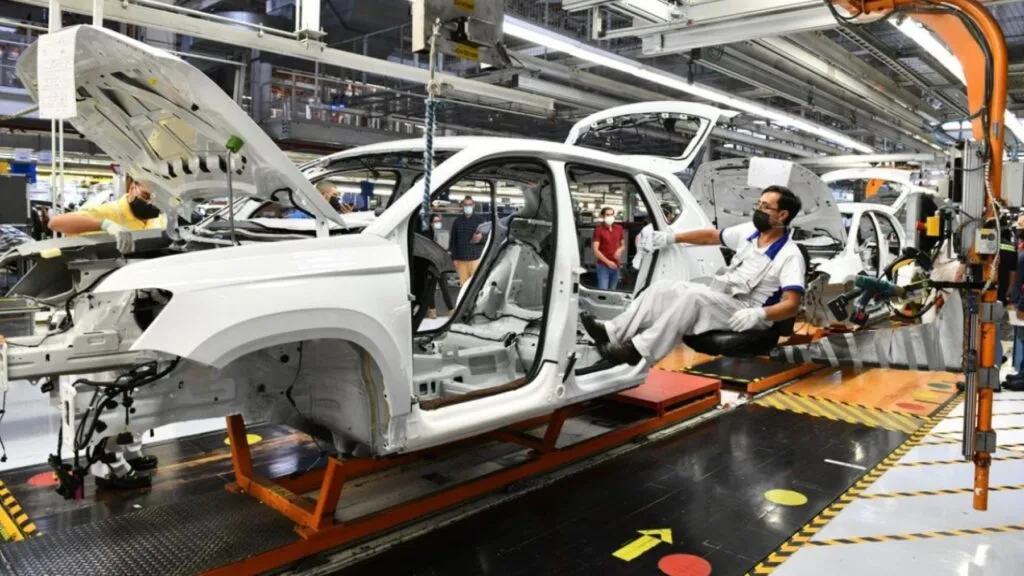Trabajadores de Volkswagen en Puebla votarán un convenio contractual que contempla un incremento global de 13.16% durante dos años.