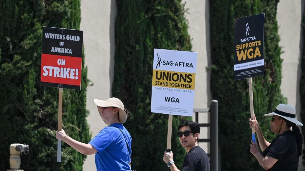 Sindicatos de Hollywood advierten una pérdida de participación de Estados Unidos en la producción internacional de cine y televisión.