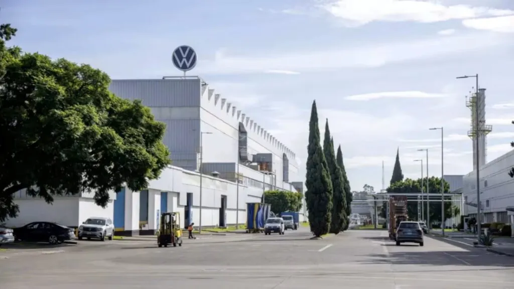 SITIAVW organiza paros temporales en Volkswagen Puebla para facilitar la votación de trabajadores sobre un incremento salarial global de 13.16%.